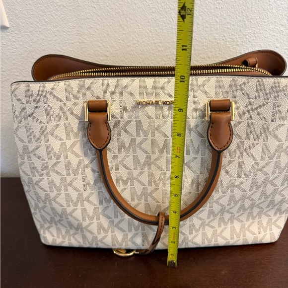 Michael Kors Savannah Large Satchel Cream and Brown Signature Tote - Picture 9 of 10